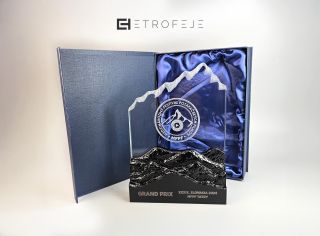 ✨ Sklenená plaketa, ktorá je dokonalým spôsobom, ako oceniť úspechy✨...